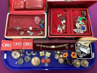 Lot 167 - An Assortment of Costume Jewellery, to include...