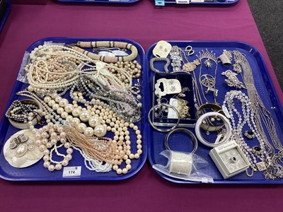 Lot 174 - Assorted Costume Jewellery, including Monet...