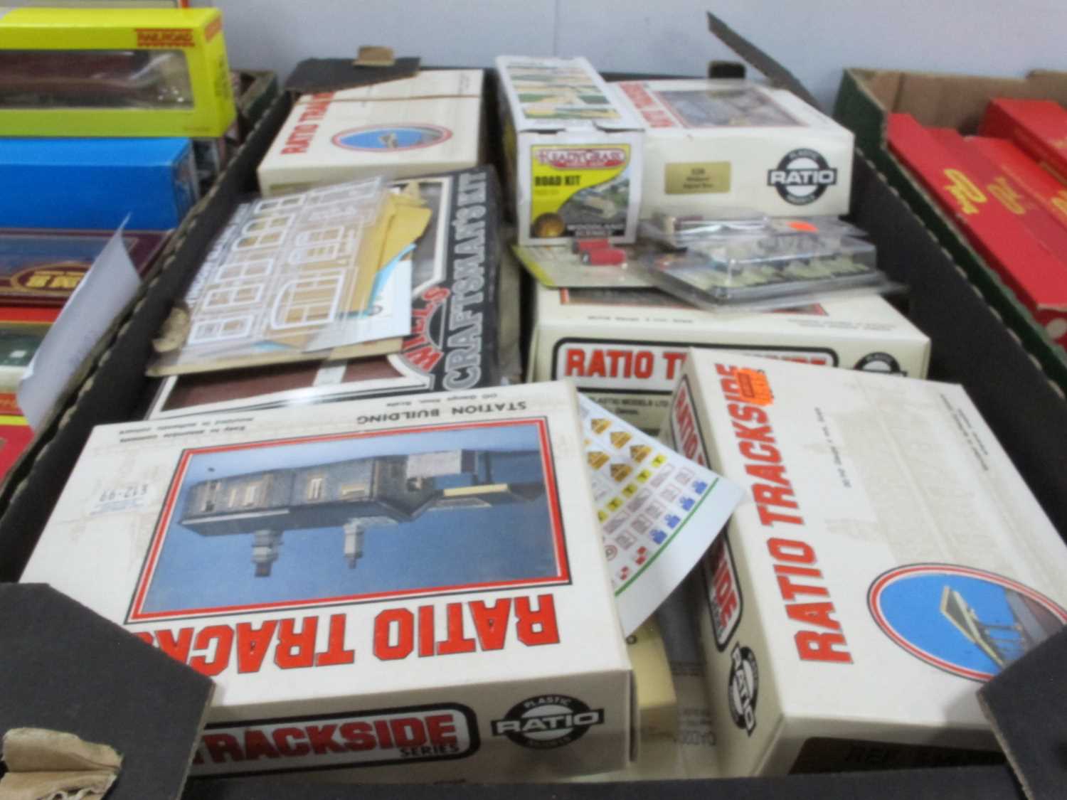 Lot 515 - A large quantity of 00 scale model railway...