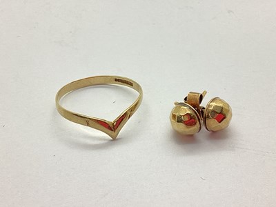 Lot 96 - A 9ct Gold Wishbone Ring, of plain design with...