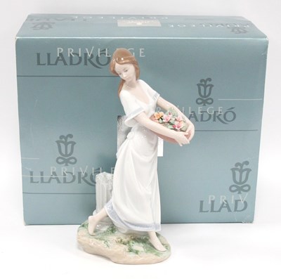 Lot 1273 - Lladro Privilege Society 2004 Figurine 7704...