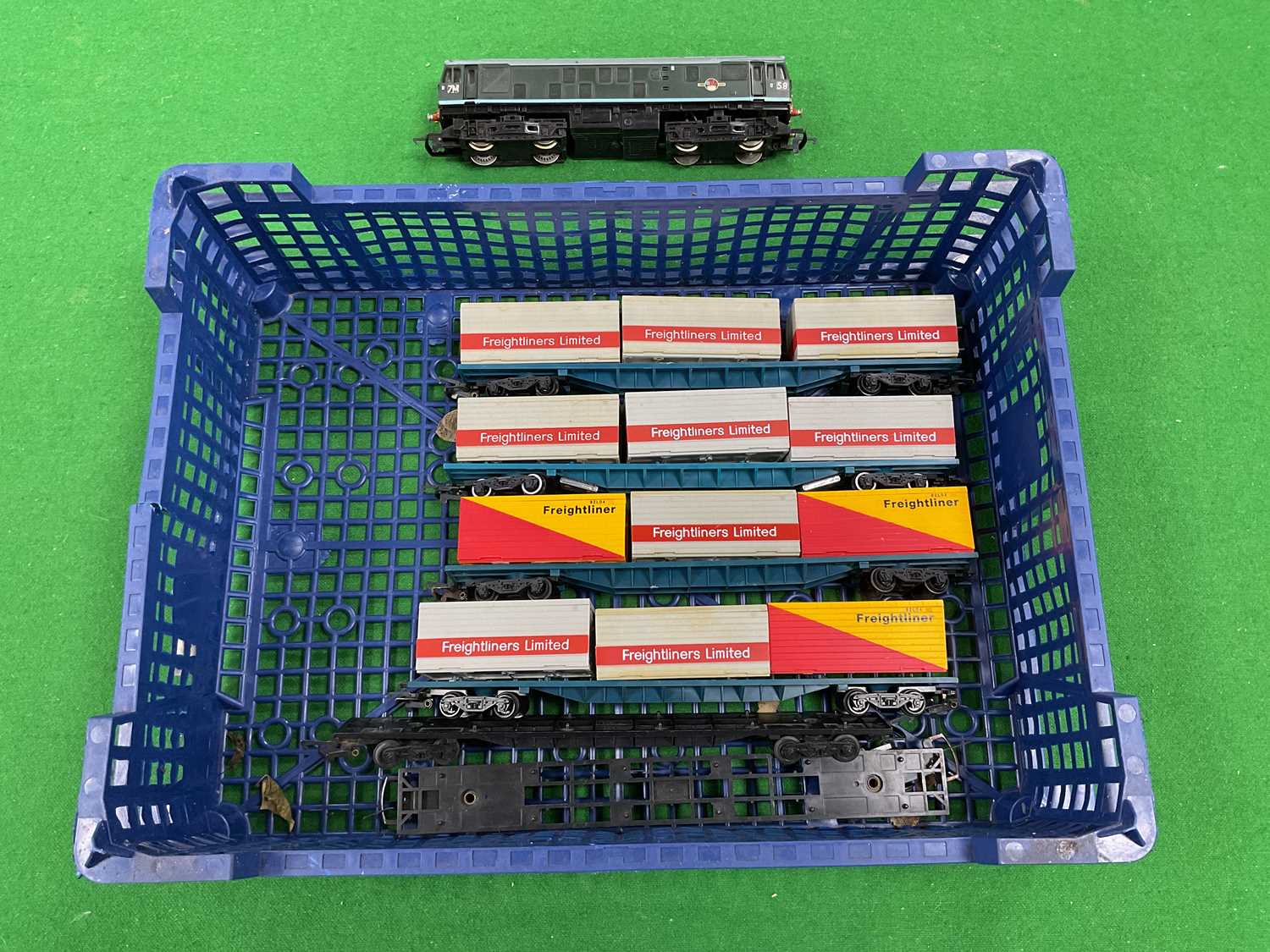 Lot 665 - A Hornby OO gauge Freightliner Train...