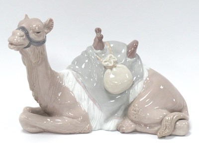 Lot 1237 - Lladro Camel 6944, sculpted by Juan Huerta...