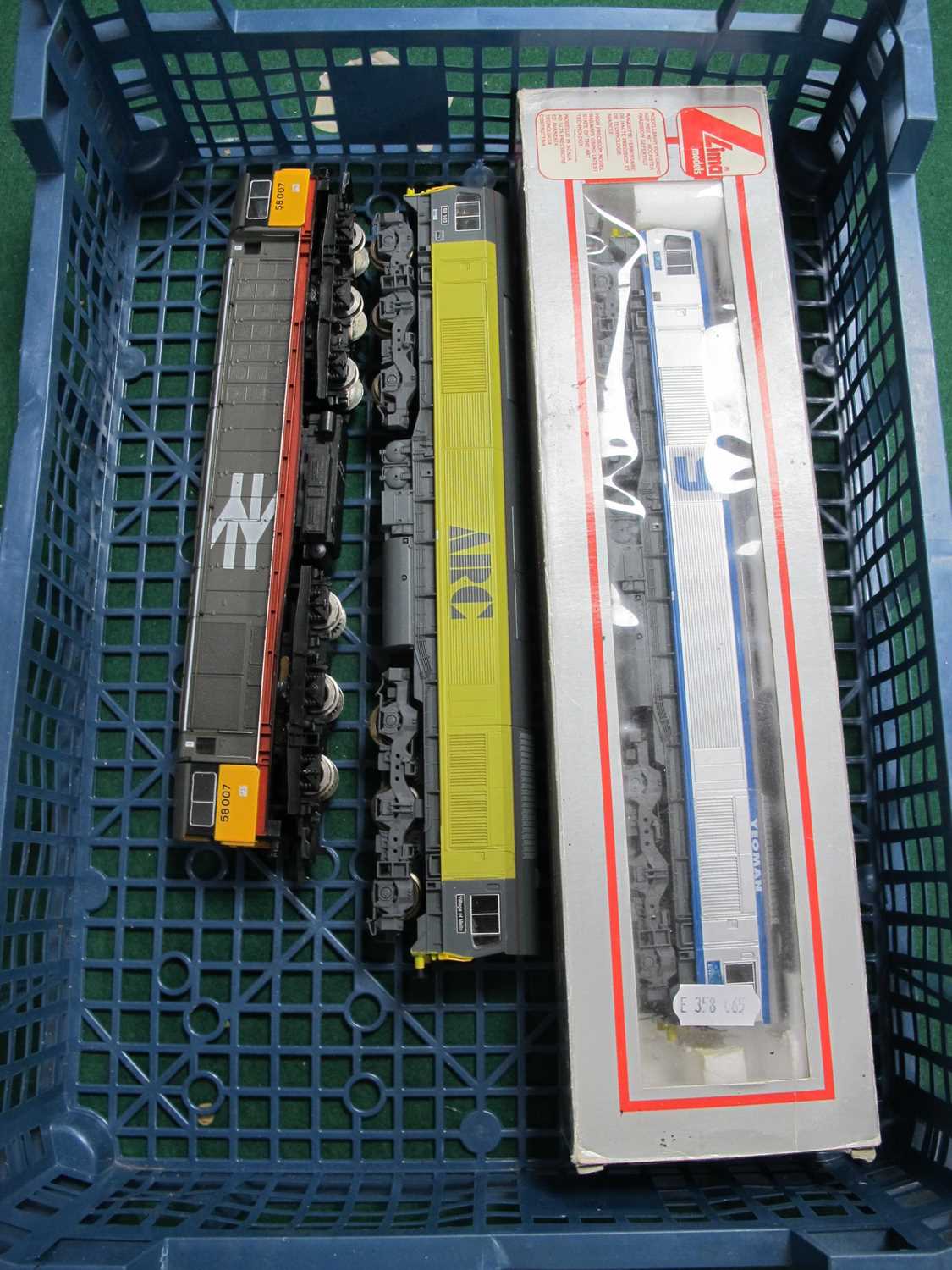 Lot 674 - Three 00 gauge modern diesel locomotives: a...