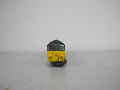 Lot 674 - Three 00 gauge modern diesel locomotives: a...