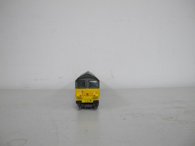 Lot 674 - Three 00 gauge modern diesel locomotives: a...