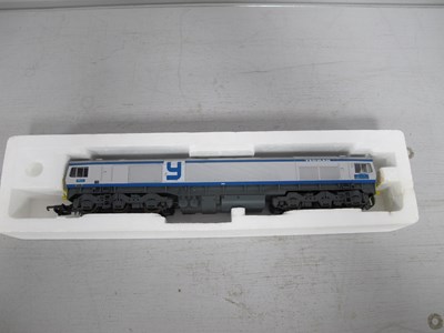 Lot 674 - Three 00 gauge modern diesel locomotives: a...