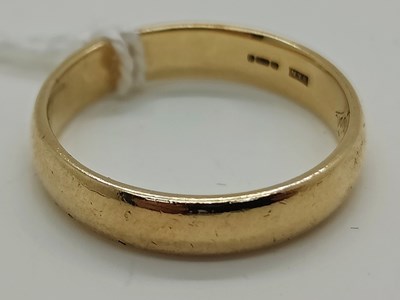 Lot 71 - A 9ct Gold Plain Wedding Band Ring, (finger...