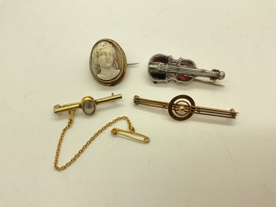 Lot 98 - An Art Deco Style Bar Brooch, of open work...