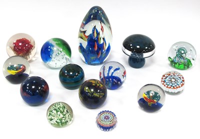 Lot 1284 - Paperweights, mainly glass, including Wedgwood...