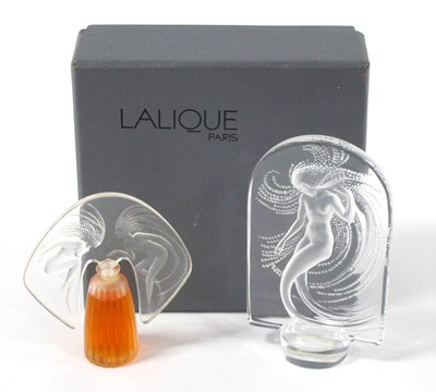 Lot 1015 - A Modern Lalique Glass Cachet, in the 'Naiade'...