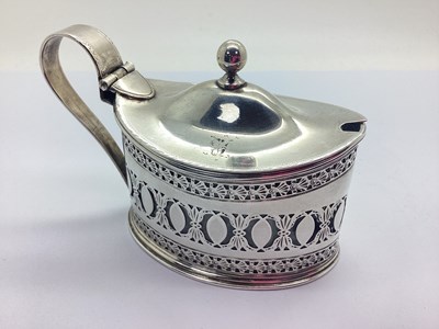 Lot 90 - A Georgian Hallmarked Silver Lidded Mustard...