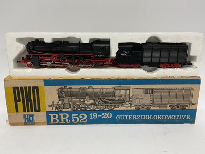 Lot 788 - A boxed Piko HO scale BR52 19-20...