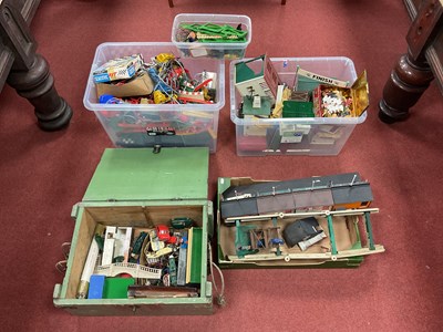Lot 385 - A Quantity of Scalextric Trackside Buildings,...