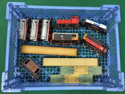 Lot 565 - Four Hornby 00 gauge diesel shunters including...