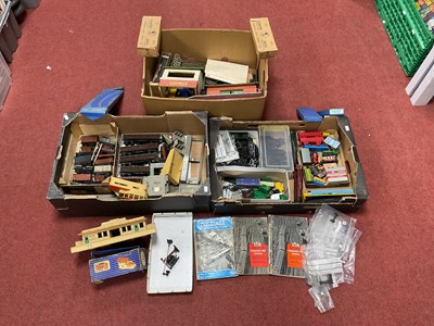 Lot 449 - A Quantity of Trix, Hornby Dublo OO Gauge...