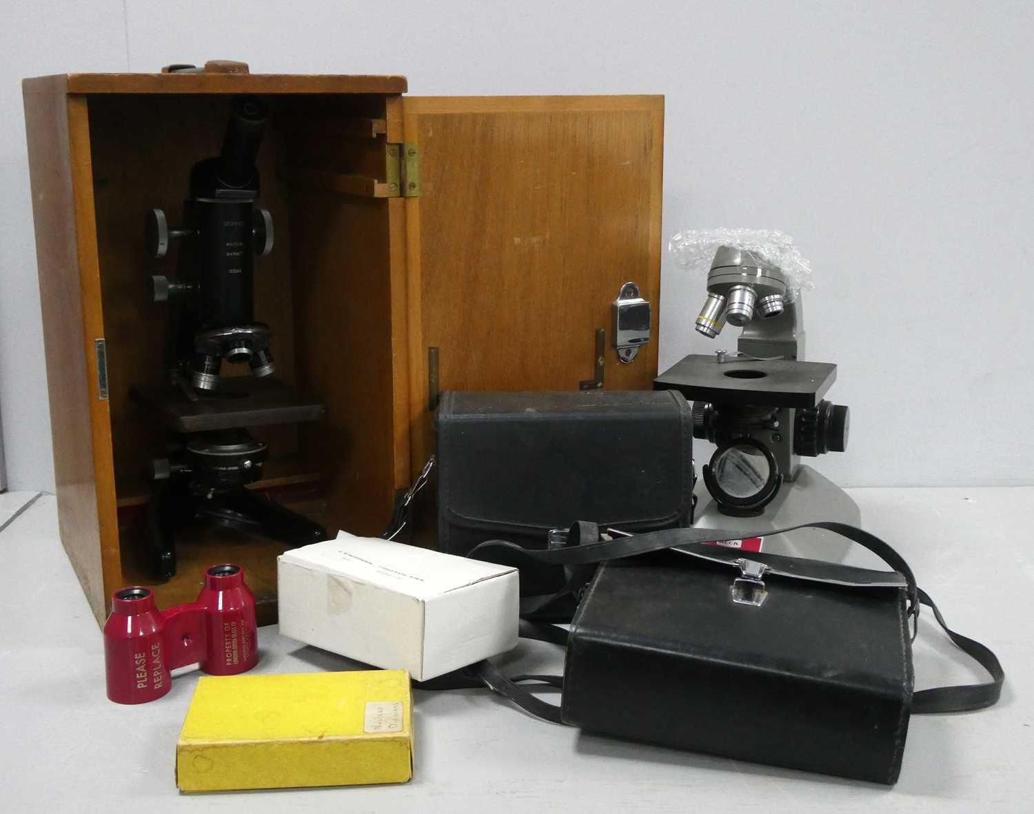 Lot 1127 - Binoculars; Greenkat 10 x 40, Falcon Zoom 7-21...