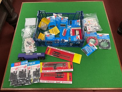 Lot 538 - A quantity of 00 gauge accessories by Peco,...
