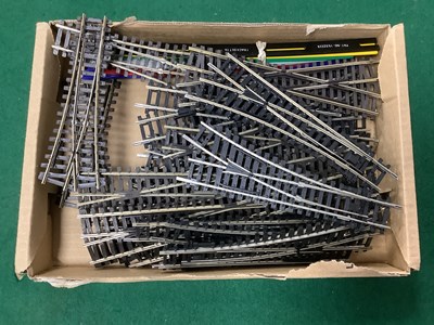 Lot 620 - Eighteen 00 gauge points and six diamond...