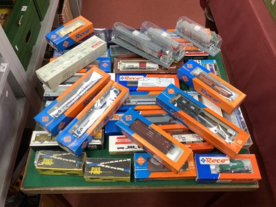 Lot 592 - Thirty-Six 'HO' Gauge Boxed Items of...