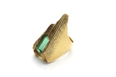Lot 237 - A Large Abstract Style Single Stone Ring, the...