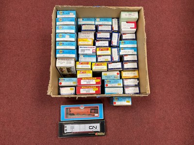 Lot 459 - Fifty 'HO' Gauge U.S.A Outline Boxed Items of "...