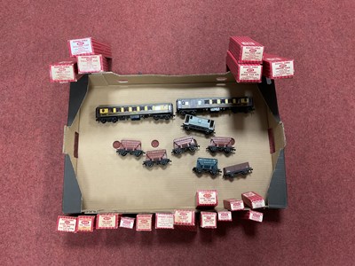 Lot 398 - A collection of mostly boxed Hornby Dublo two...