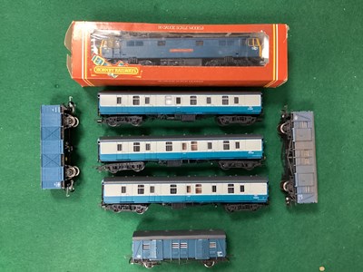 Lot 639 - An 00 gauge electric parcels train, comprising...