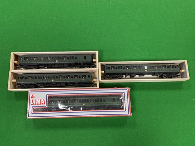 Lot 517 - Two Lima 00 gauge diesel railcars: a boxed...