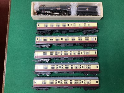 Lot 646 - A Hornby 00 gauge passenger train, comprising...