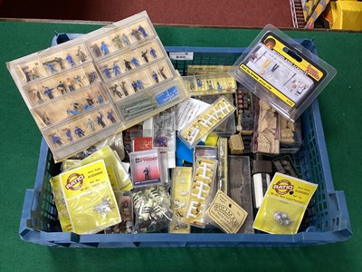 Lot 640 - A large quantity of 00/HO scale figures,...
