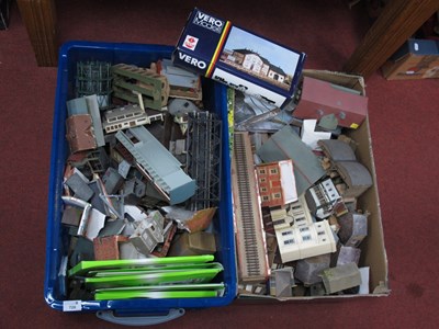 Lot 728 - A quantity of OOg trackside/ layout buildings,...