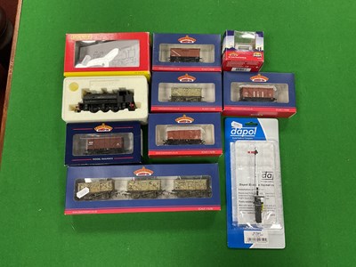 Lot 493 - A boxed Hornby 00 gauge Class J94 0-6-0 tank...