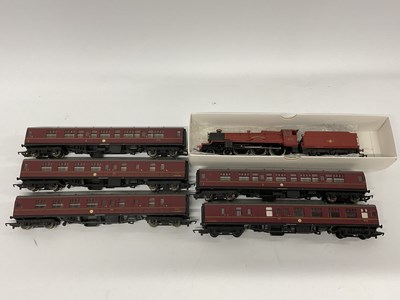 Lot 861 - An unboxed Hornby 00 gauge "Hogwarts Castle"...
