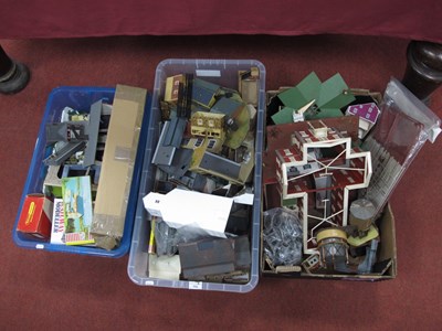 Lot 755 - Three tubs of OOg trackside/ layout buildings,...