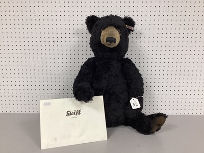 Lot 346 - A Modern Steiff Bear, "Winnipeg" #664618....