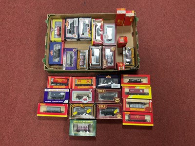 Lot 392 - Approximately twenty-nine boxed 00 gauge...