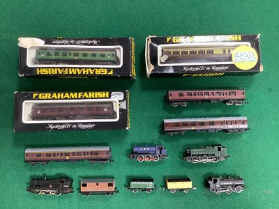 Lot 604 - A quantity of British N gauge locomotives and...