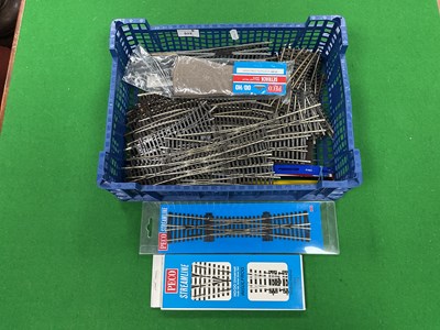 Lot 522 - A quantity of OO gauge points and crossings by...