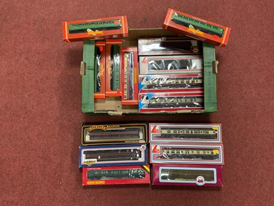 Lot 390 - Fifteen boxed 00 gauge coaches and parcels...