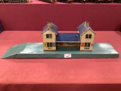 Lot 843 - A Pre-War O' Gauge Station, by Bing 65cm long,...