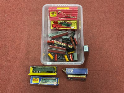Lot 413 - A Hornby Dublo 3 Rail 3232 Co-Co Diesel,...