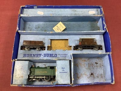 Lot 902 - An Immediate Post War Hornby Dublo 3 Rail Set '...
