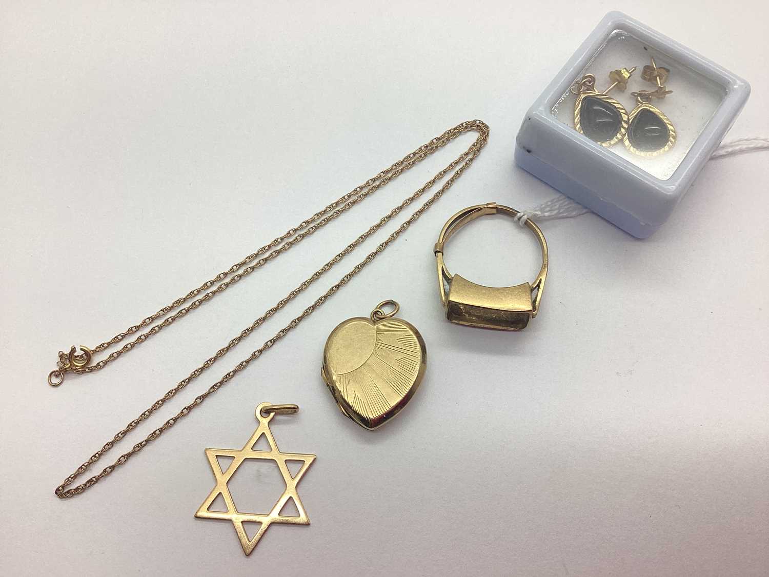 Lot 118 - A Star of David Pendant, stamped "375"...