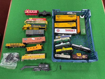 Lot 454 - Six HO scale American outline freight wagons...