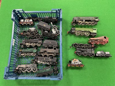 Lot 482 - Approximately fourteen 00 gauge locomotives...