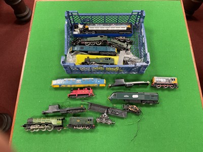 Lot 466 - Approximately twelve 00 gauge locomotives by...