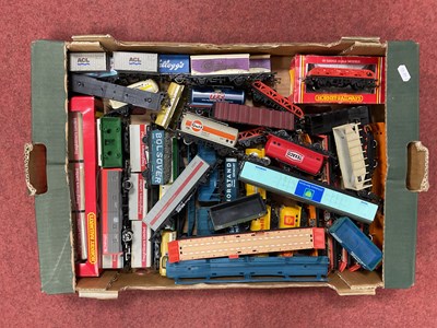 Lot 382 - Approximately forty 00 gauge modern image...