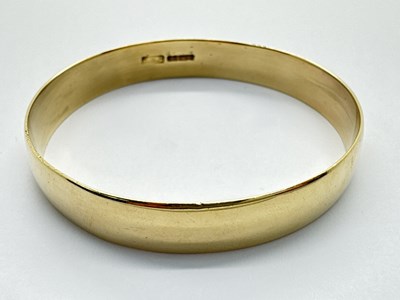 Lot 210 - A 9ct Solid Gold Bangle, R.S.A, of plain...