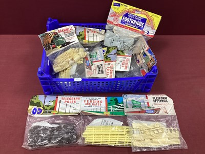 Lot 796 - Eleven Bagged Airfix HO / OO Scale Plastic...